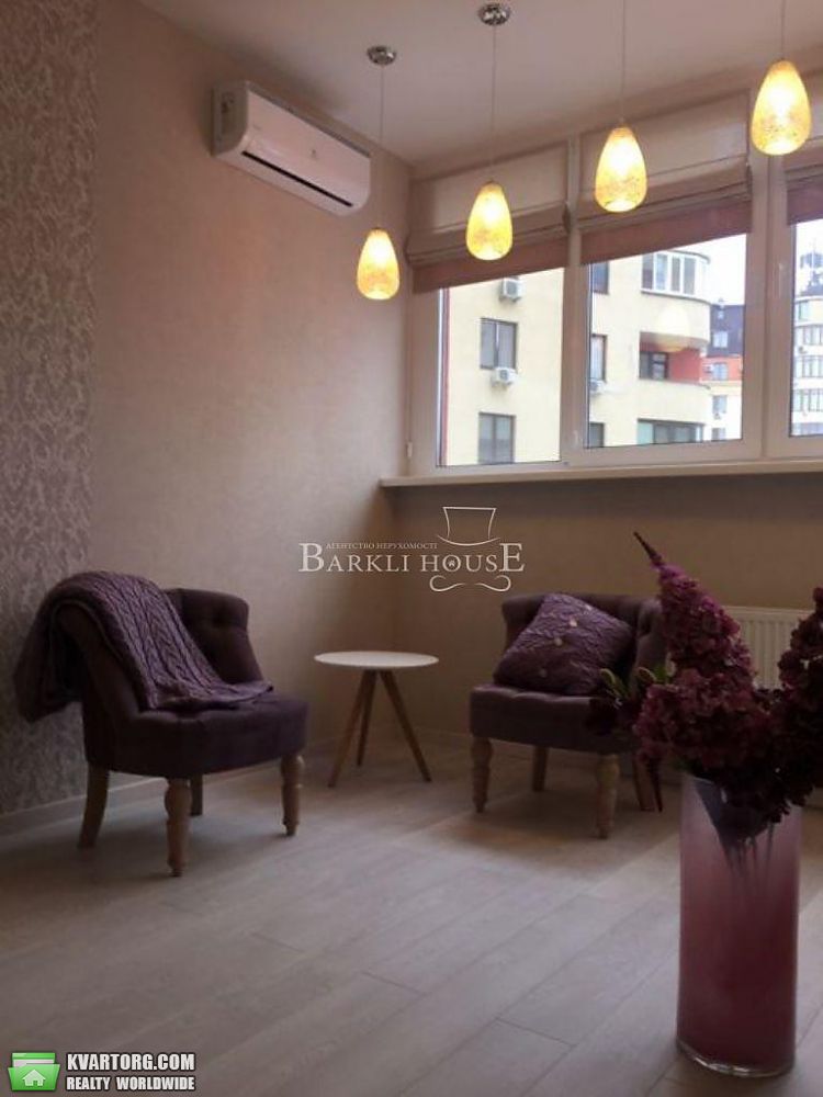 Rent out 2-room apartment. Киев,  Черновола — photo 5