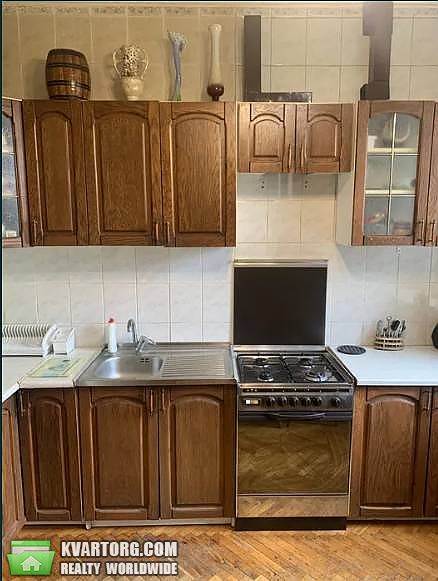 Rent out 2-room apartment. Киев,  Стадионная — photo 1