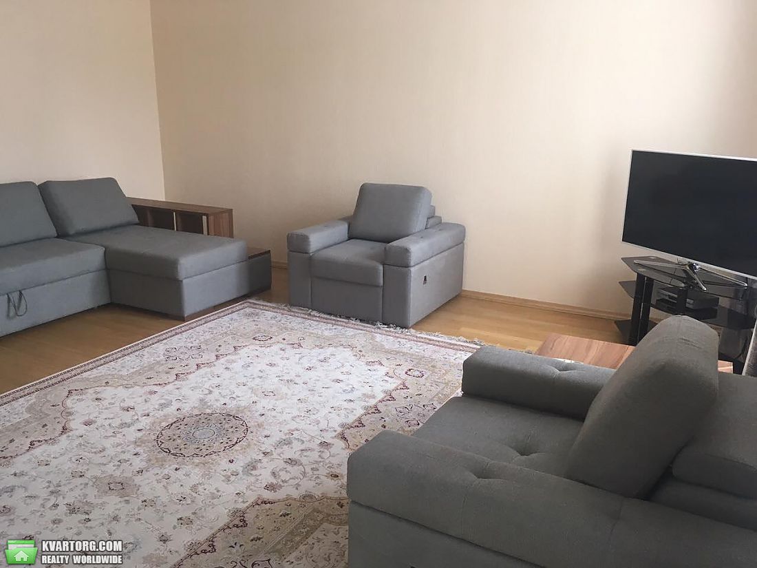 Rent out 3-room apartment. Киев,  Павловская — photo 1