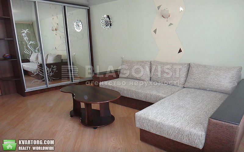 Rent out 2-room apartment. Киев,  Кловский спуск — photo 1