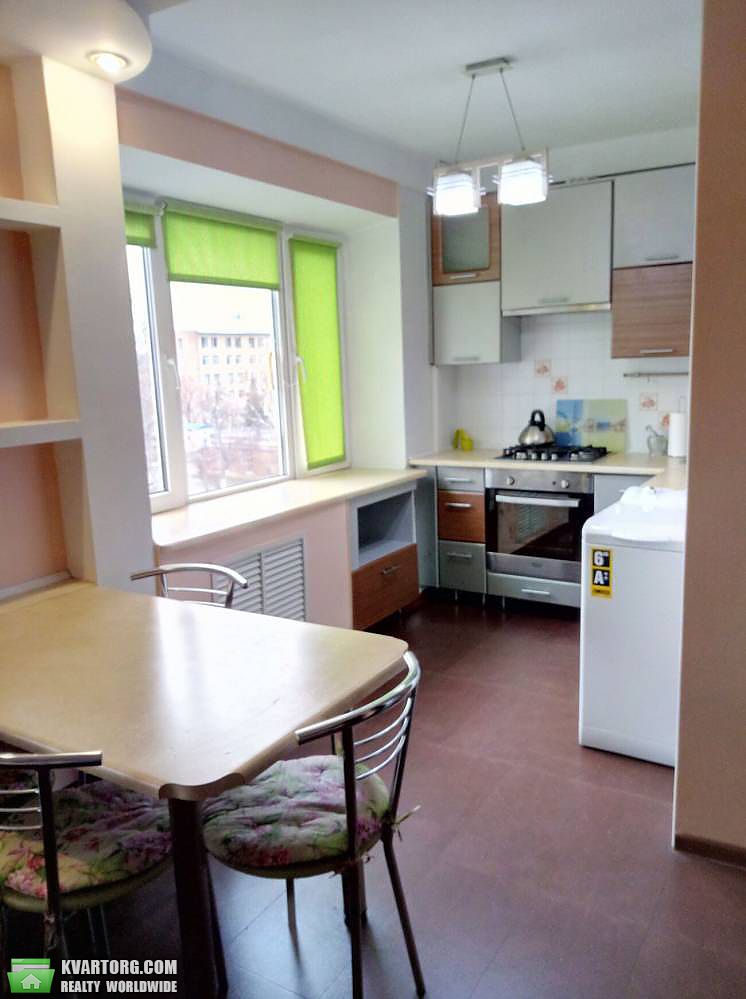 Sell 3-room apartment. Киев,  Дегтяревская — photo 1