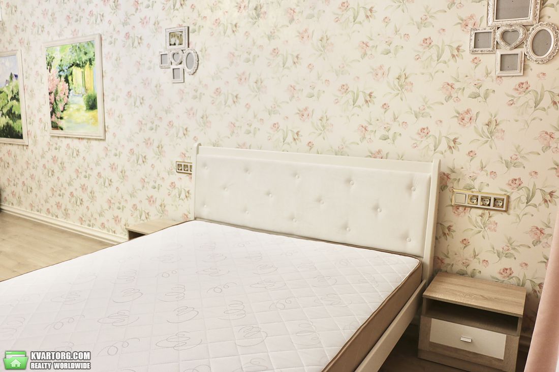 Rent out 2-room apartment. Киев,  Тургеневская — photo 4