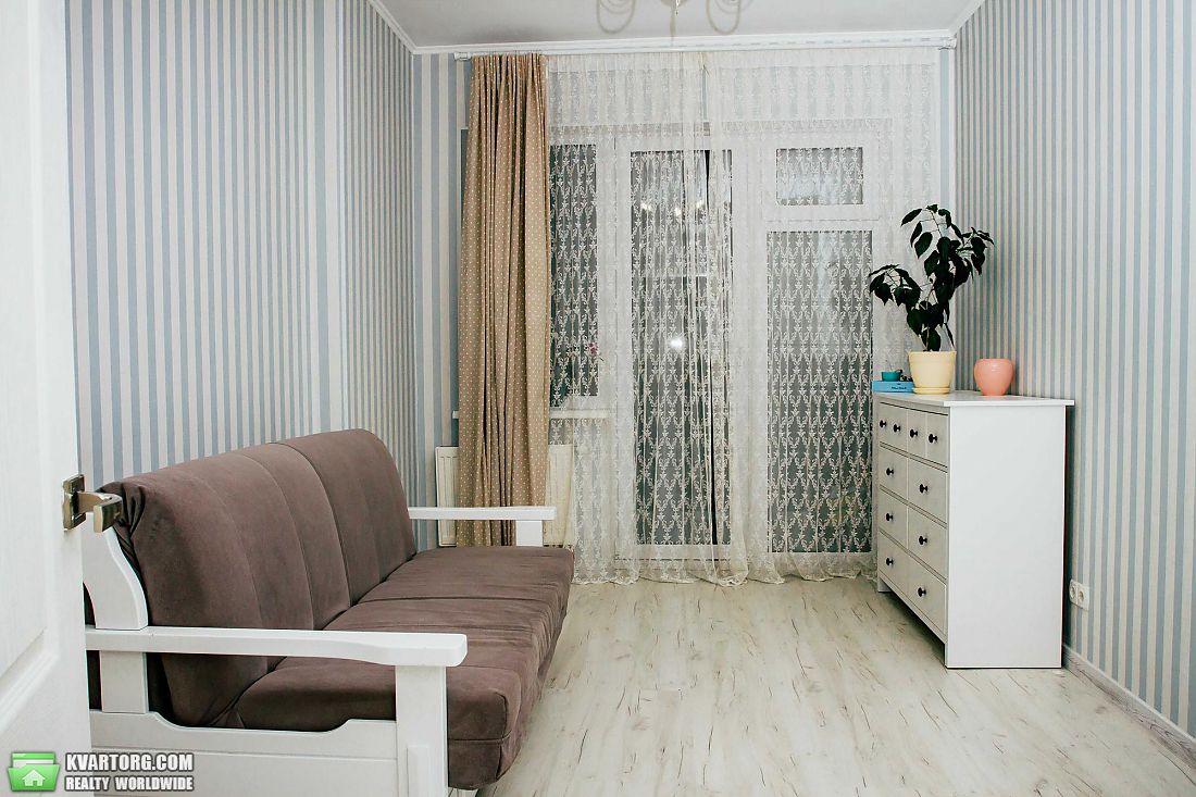Sell 2-room apartment. Киев,  Метрологическая — photo 1