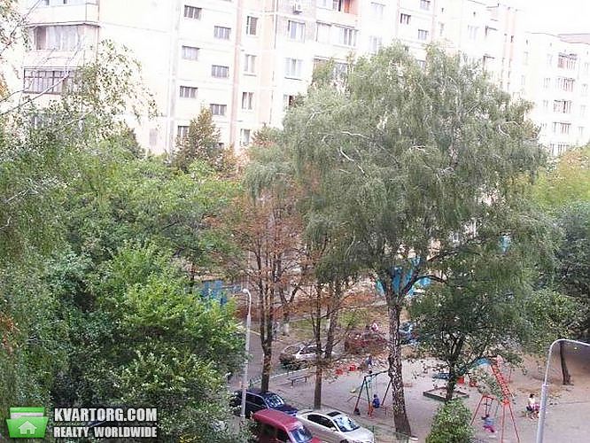 Rent out 3-room apartment. Киев,  Клиническая — photo 1