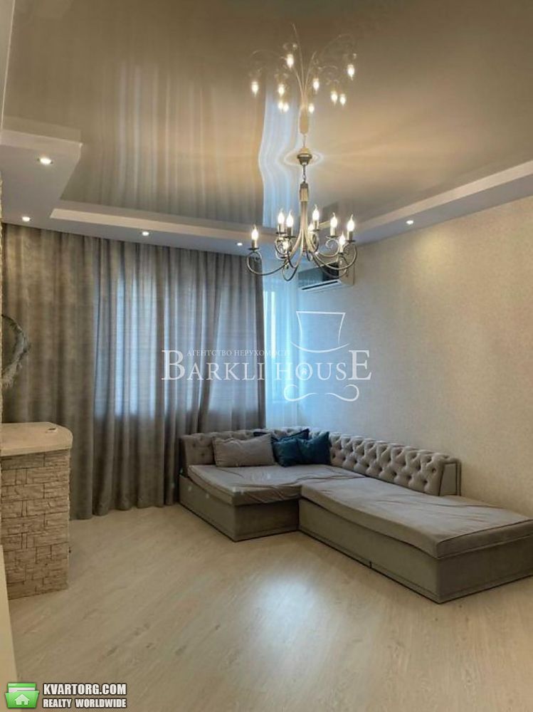 Rent out 3-room apartment. Киев,  Моторный пер — photo 1