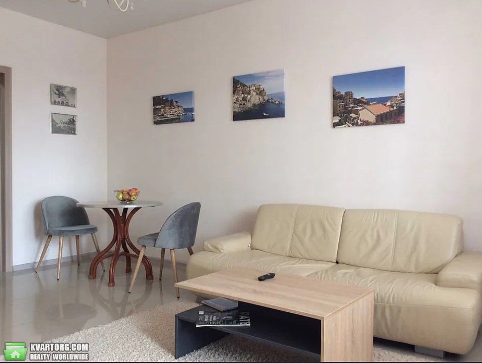 Rent out 2-room apartment. Киев,  Верхняя — photo 1