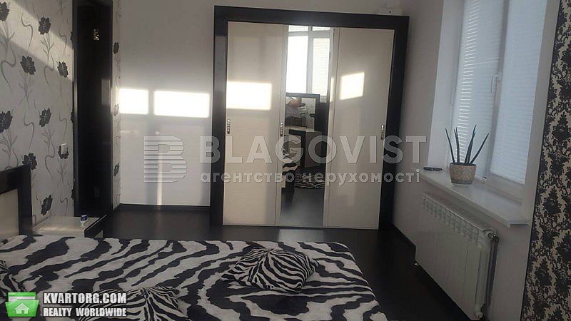 Rent out 2-room apartment. Киев, Соляна — photo 3