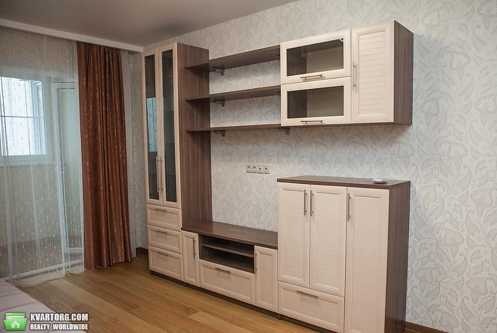Rent out 2-room apartment. Киев,  Бажана — photo 2