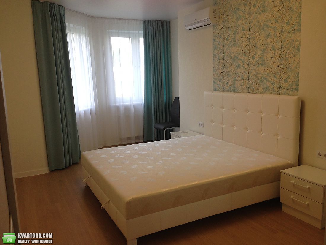 Rent out 2-room apartment. Киев, Комарова космонавта — photo 9