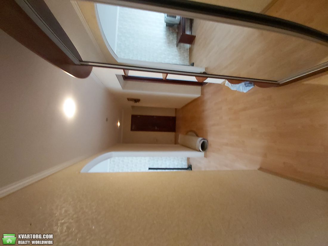 Rent out 4-room apartment. Одесса, Вишнёвая — photo 1