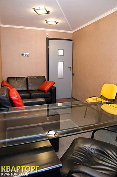 Rent out office. Киев, Жилянская — photo 1