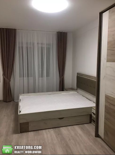 Rent out 2-room apartment. Киев, ул. Бучмы — photo 1