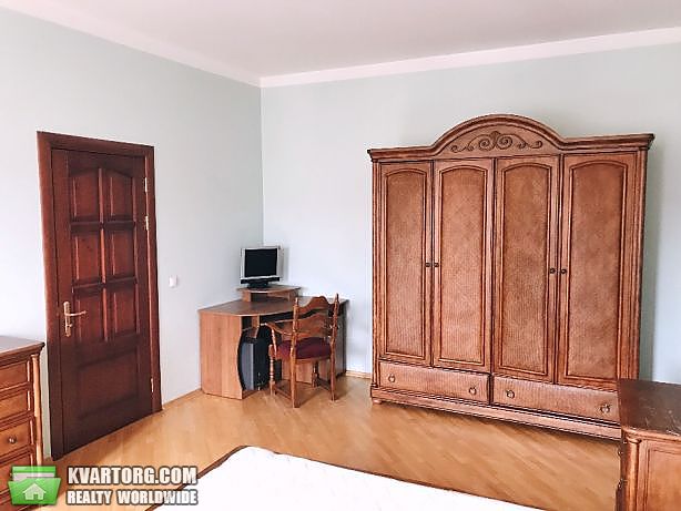 Rent out 2-room apartment. Киев,  Жилянская — photo 2