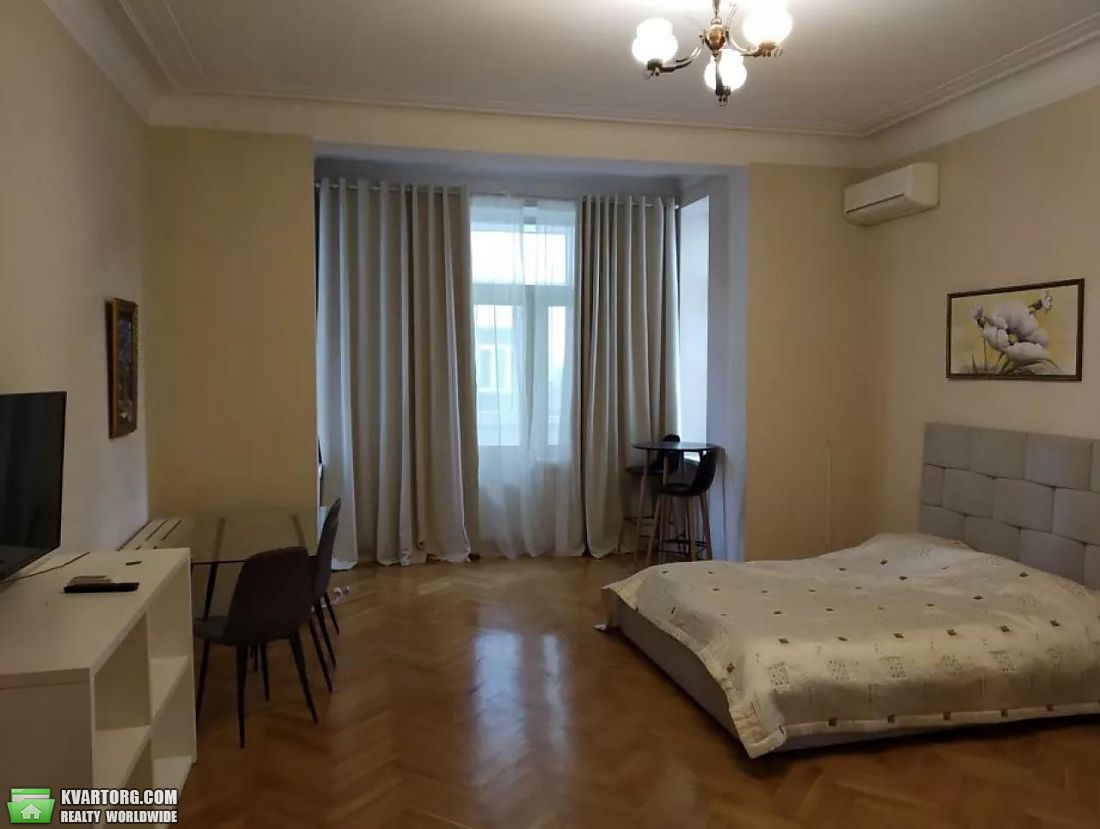 Rent out 2-room apartment. Киев,  Банковая — photo 1