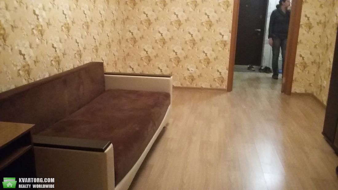 Rent out 1-room apartment. Киев,  Олевская — photo 1