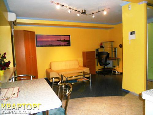 Rent out 2-room apartment. Киев,  Жилянская — photo 1