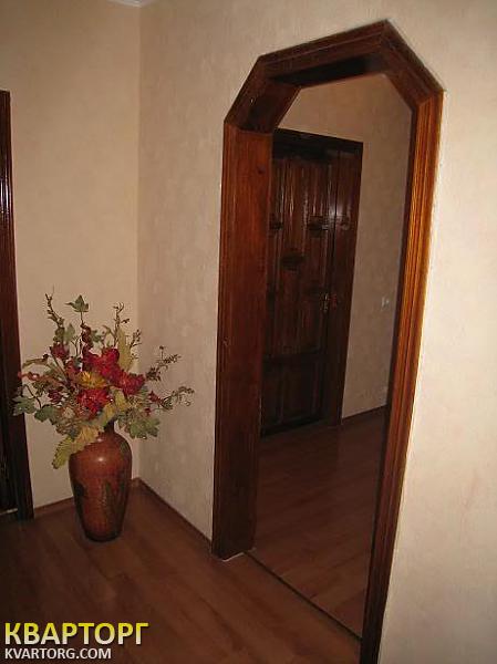 Rent out 3-room apartment. Киев,  Салютная — photo 9