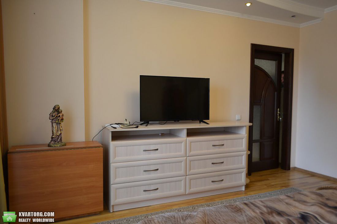 Rent out 2-room apartment. Киев,  Героев Обороны — photo 6