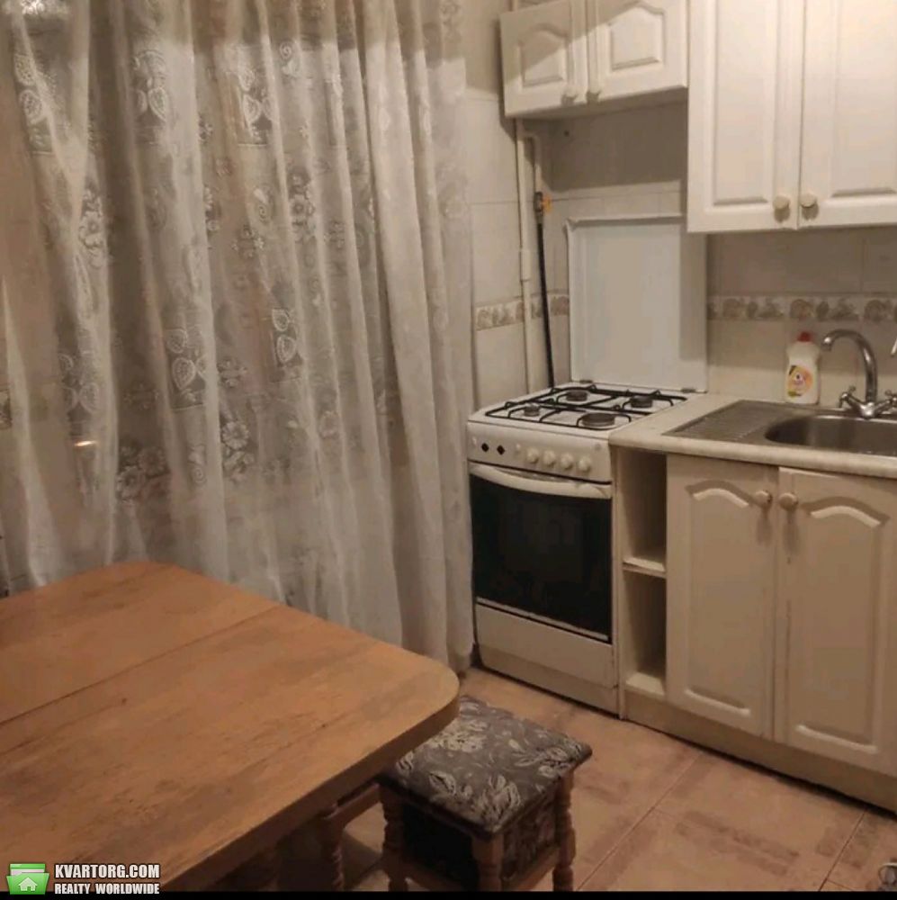 Rent out 3-room apartment. Киев,  Жмеринская — photo 1