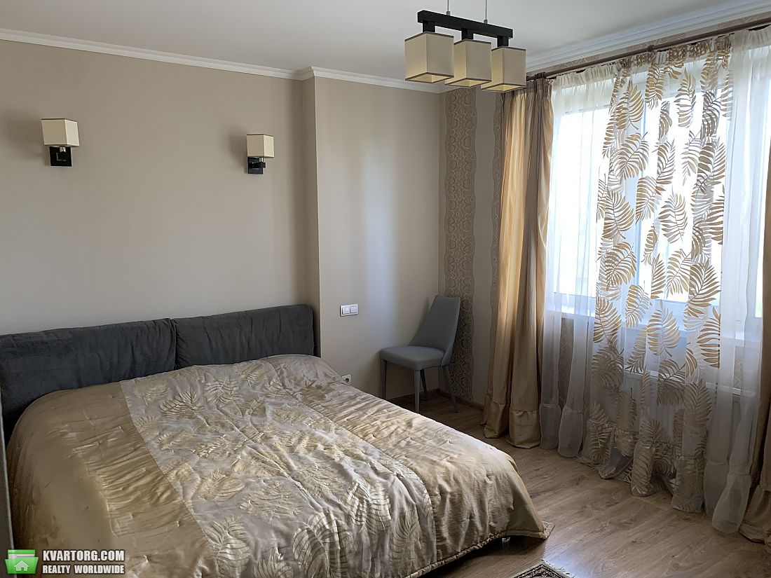 Sell 2-room apartment. Киев,  Моторный пер — photo 1