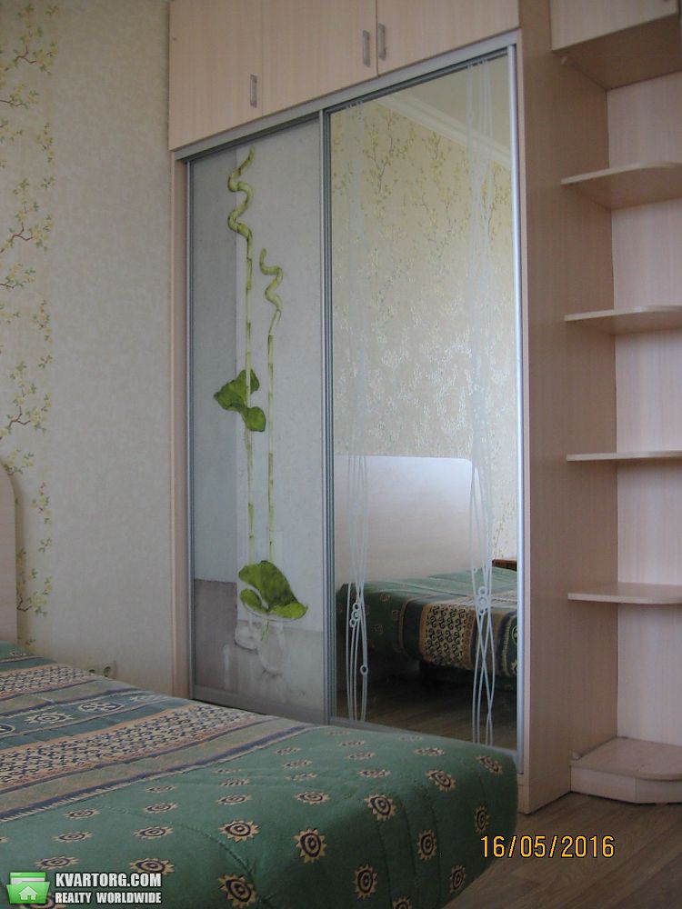 Rent out 3-room apartment. Киев,  Соломенская — photo 8