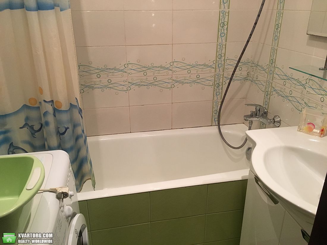 Rent out 4-room apartment. Киев,  Автозаводская — photo 5