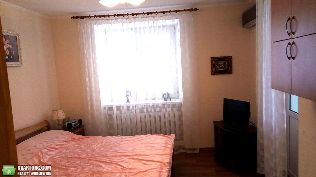 Rent out 2-room apartment. Киев,  Автозаводская — photo 3
