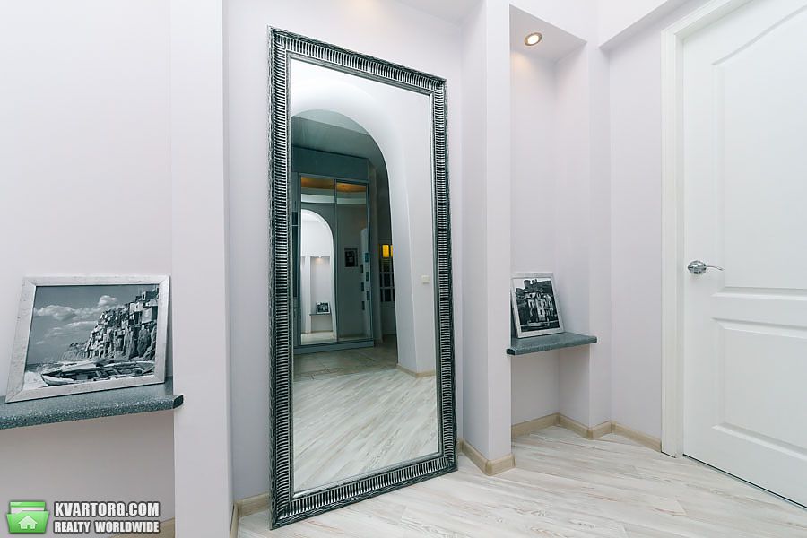 Rent out 3-room apartment. Киев,  Лютеранская — photo 1