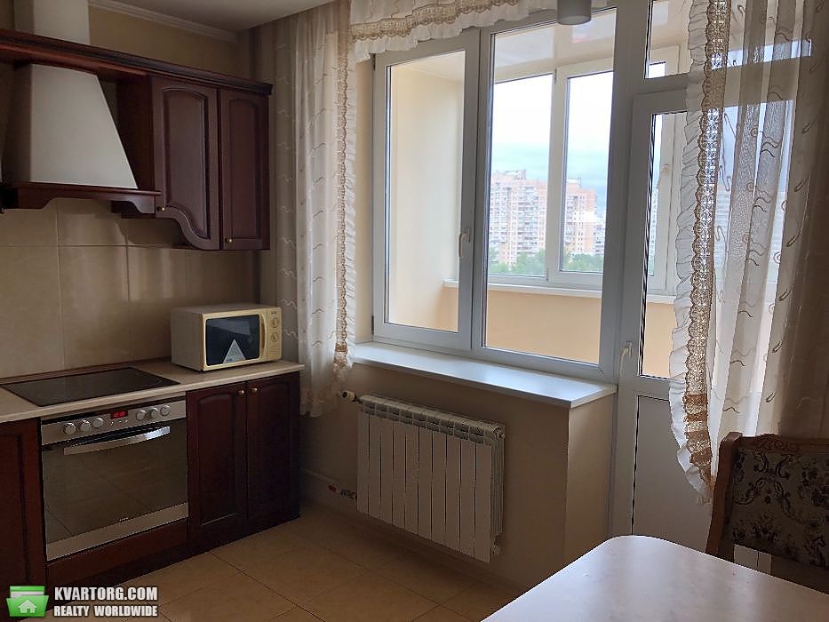Rent out 3-room apartment. Киев,  Бажана — photo 2