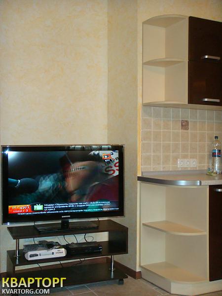 Rent out 3-room apartment. Киев,  Голосеевская — photo 4