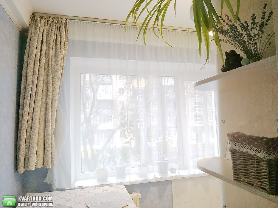 Rent out 2-room apartment. Киев,  Гната Юры — photo 1