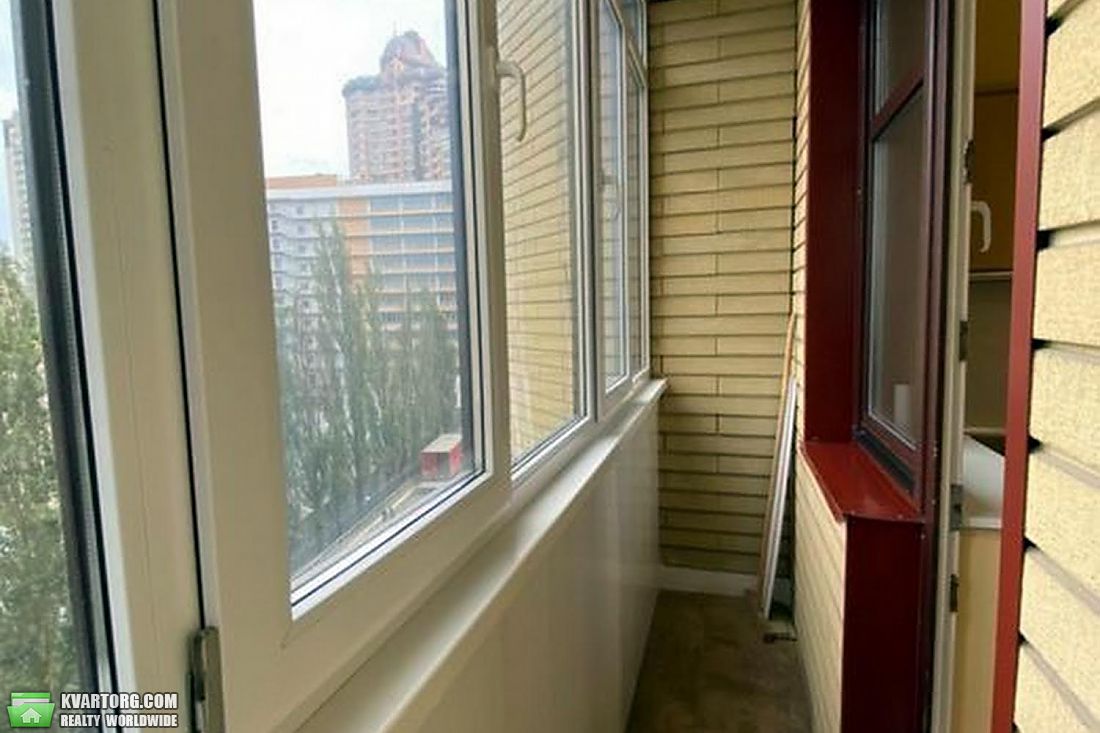 Rent out 3-room apartment. Киев, Евгения Коновальца — photo 4