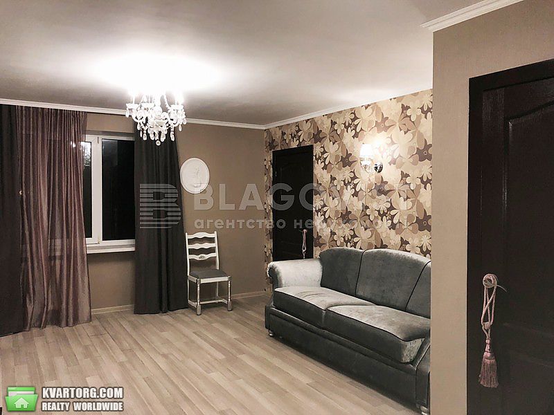 Rent out 3-room apartment. Киев, Левандовская — photo 1