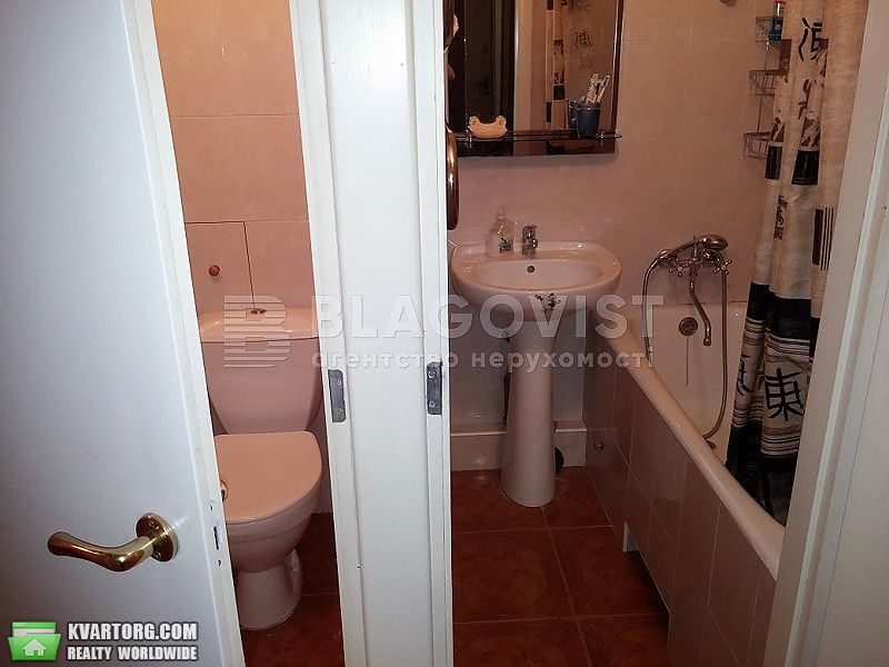 Rent out 2-room apartment. Киев,  Русановский бул — photo 9