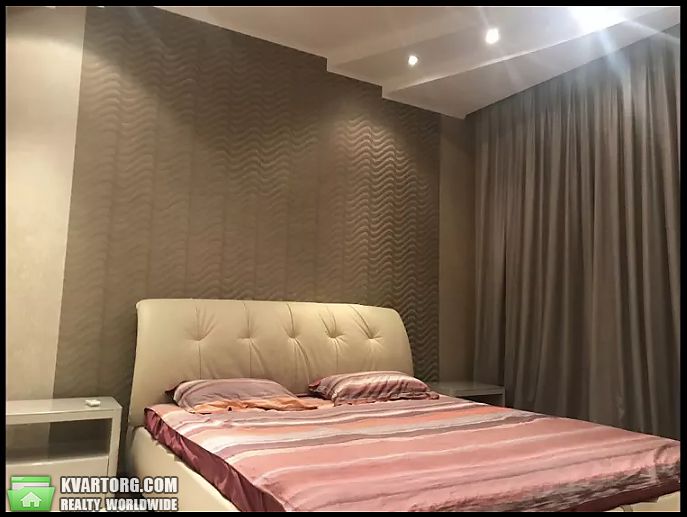 Rent out 2-room apartment. Киев,  Никольско-Слободская — photo 1