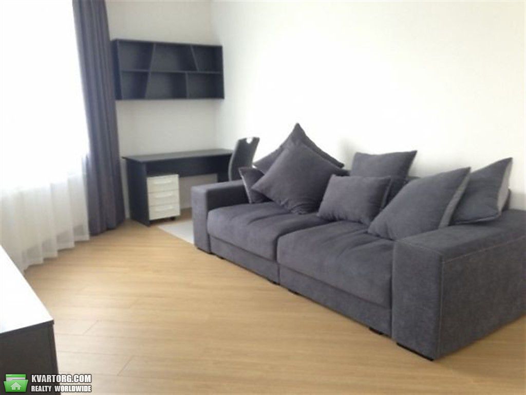 Rent out 2-room apartment. Киев, Комарова проспект — photo 2
