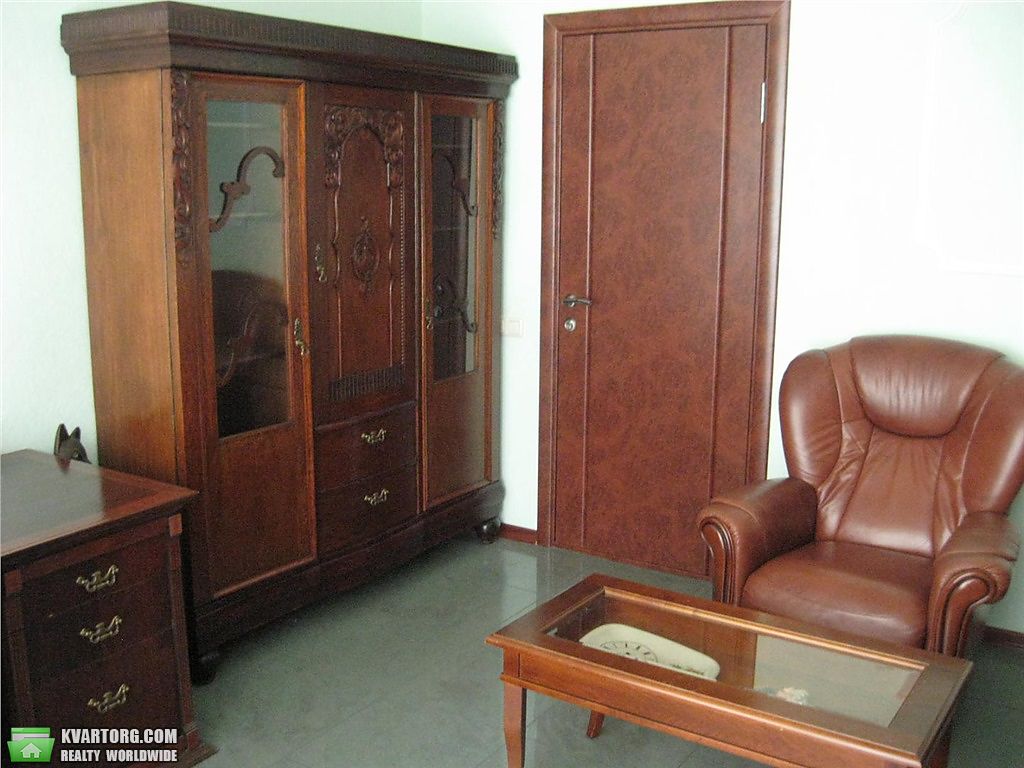 Rent out office. Киев, Жилянская — photo 1