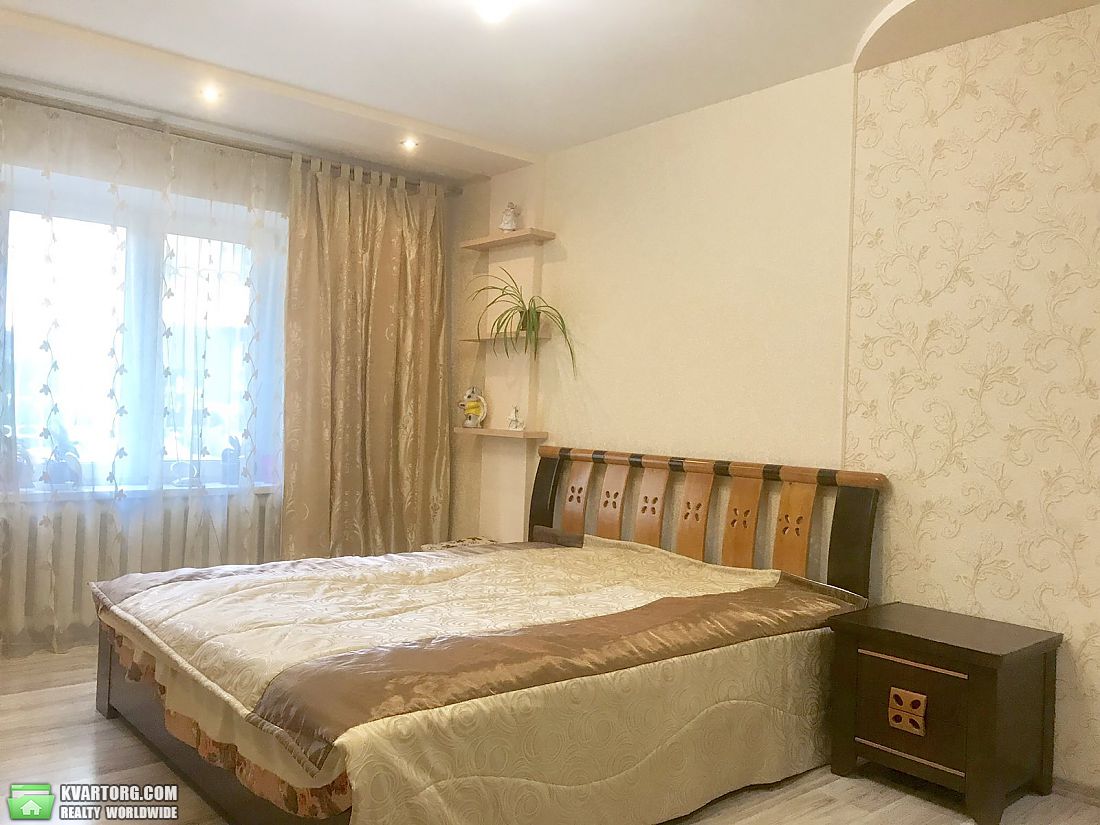 Rent out 2-room apartment. Киев, Олевская — photo 1