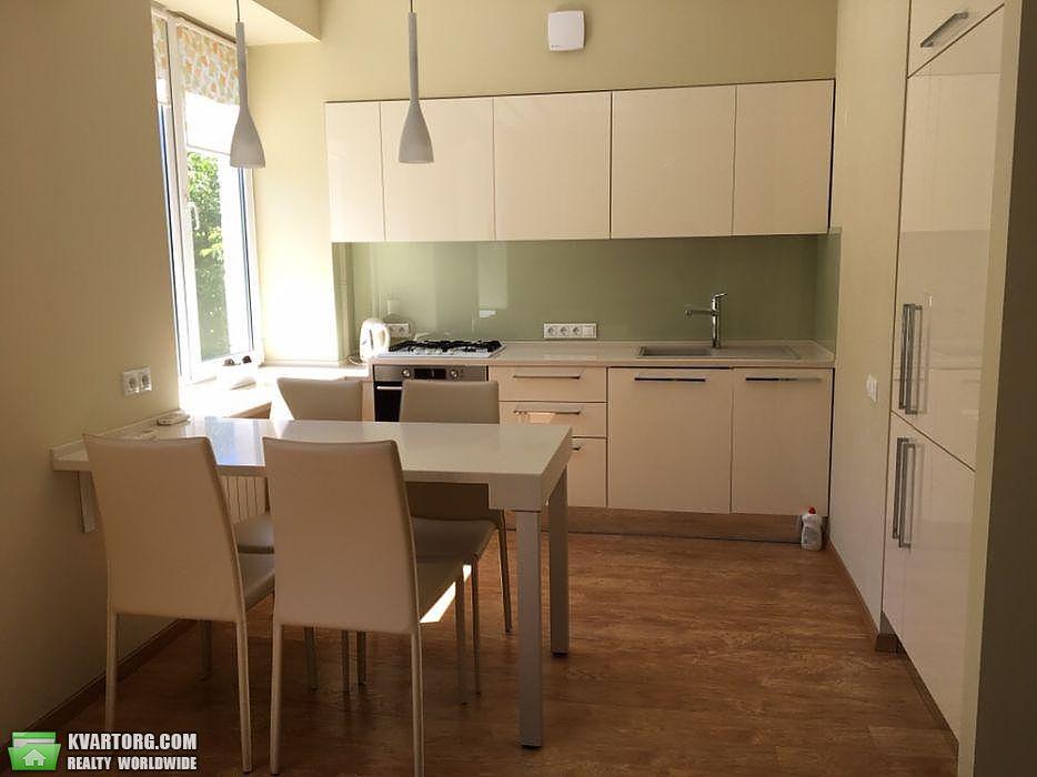Rent out 2-room apartment. Киев,  Институтская — photo 4