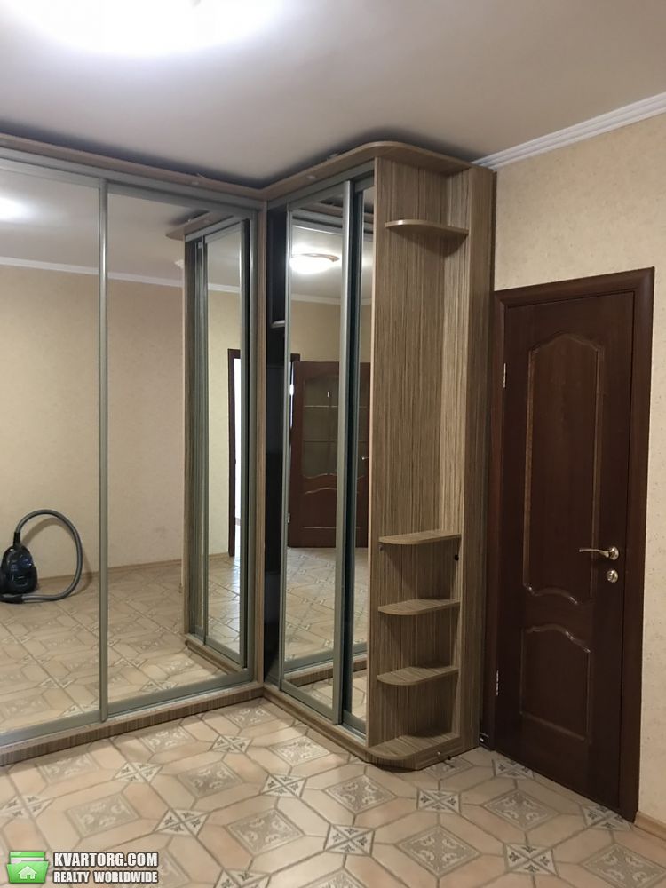 Rent out 3-room apartment. Киев, Окипной — photo 9