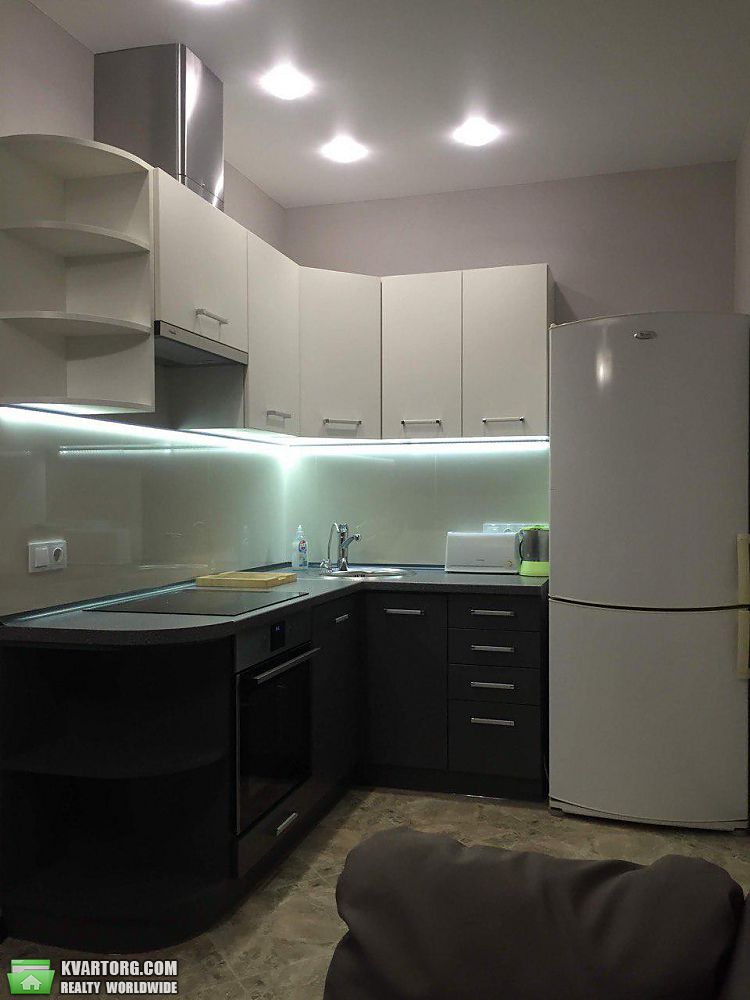 Rent out 2-room apartment. Киев, регенераторская — photo 1