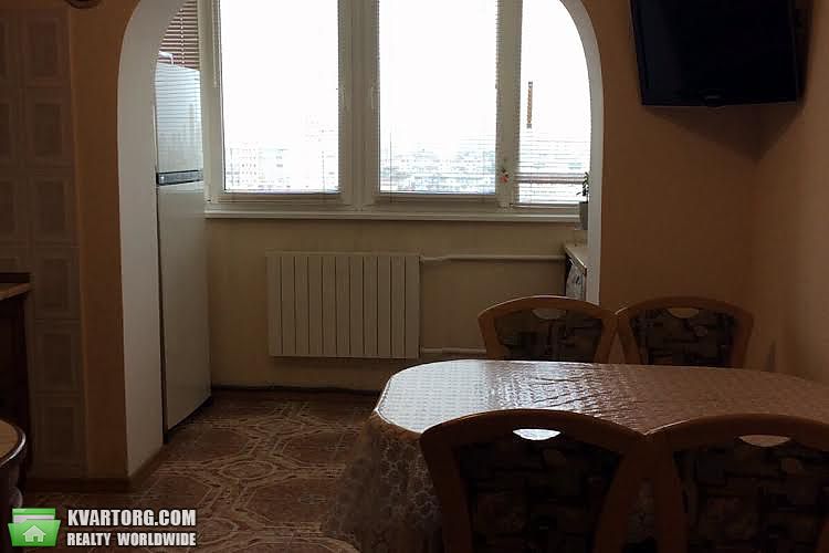 Rent out 3-room apartment. Киев,  Героев Днепра — photo 1