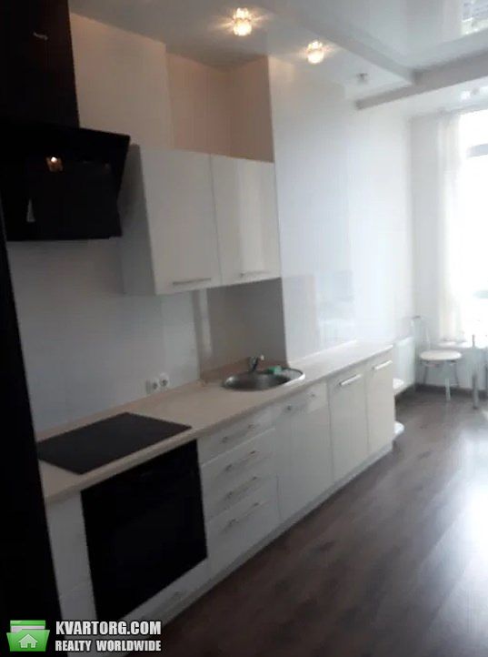 Rent out 1-room apartment. Киев,  Жилянская — photo 2