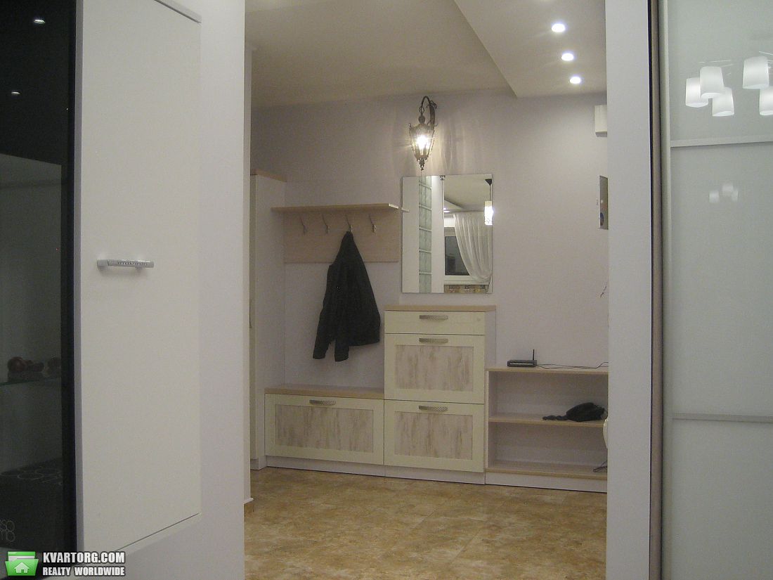 Rent out 3-room apartment. Киев, Почайнинская — photo 5