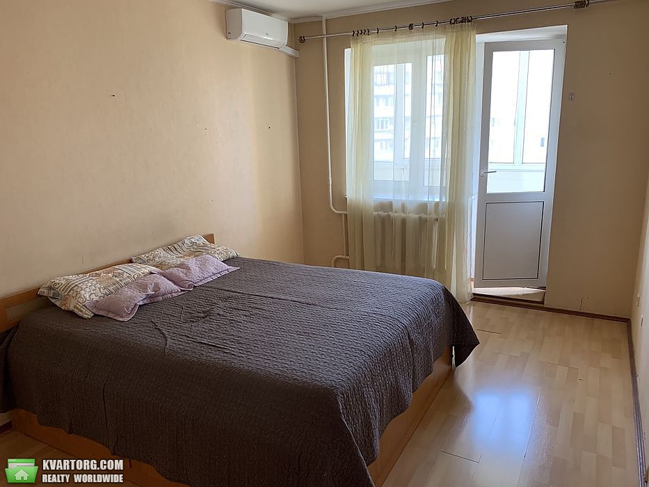 Rent out 2-room apartment. Киев,  Тростянецкая — photo 1