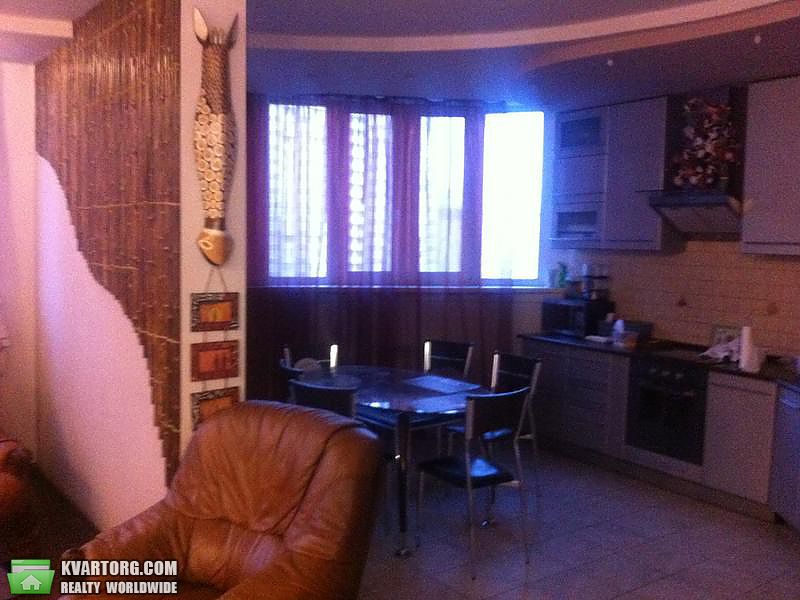 Rent out 3-room apartment. Киев,  Урловская — photo 1