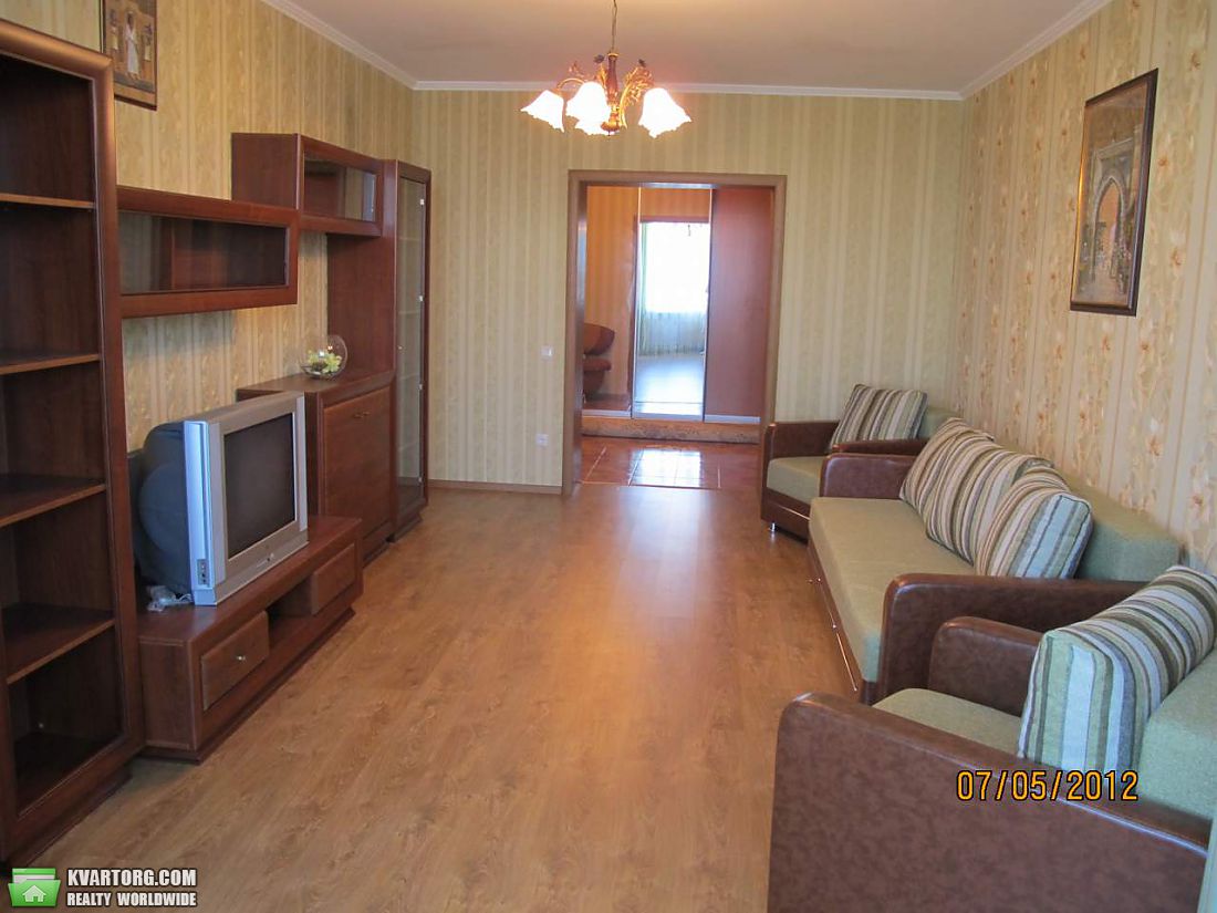 Rent out 3-room apartment. Киев,  Хмельницкая — photo 1