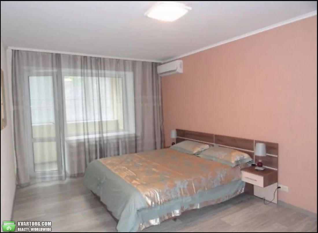 Rent out 2-room apartment. Киев,  Шелковичная — photo 3