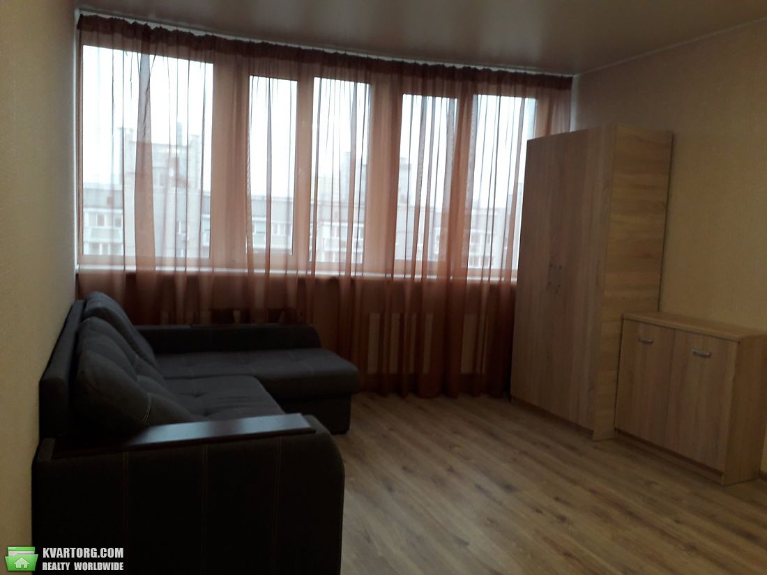 Rent out 1-room apartment. Киев,  Харьковское шоссе — photo 1