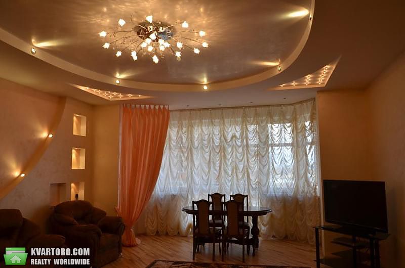 Rent out 3-room apartment. Киев,  Щорса — photo 3